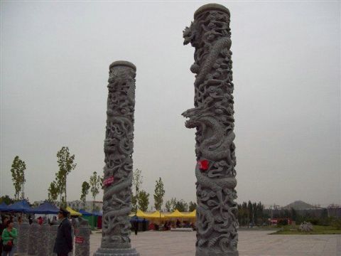 點擊查看詳細信息<br>標題：石雕龍柱5 閱讀次數(shù)：1193